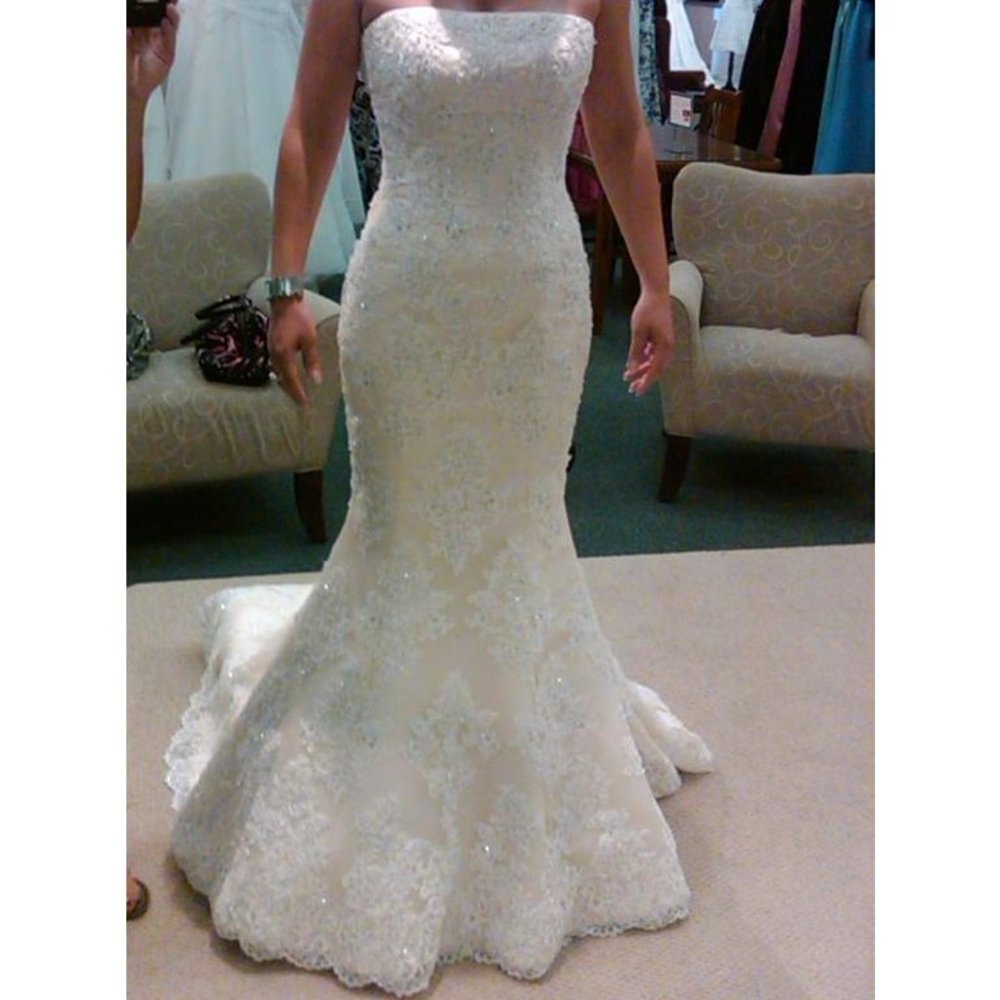 Wedding Dress - Picture 2 of 9